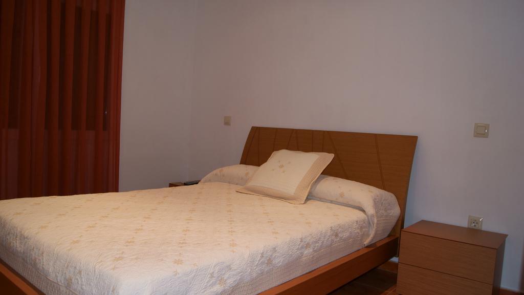 Hostal Restaurante Bustos Villarrubio Exterior photo